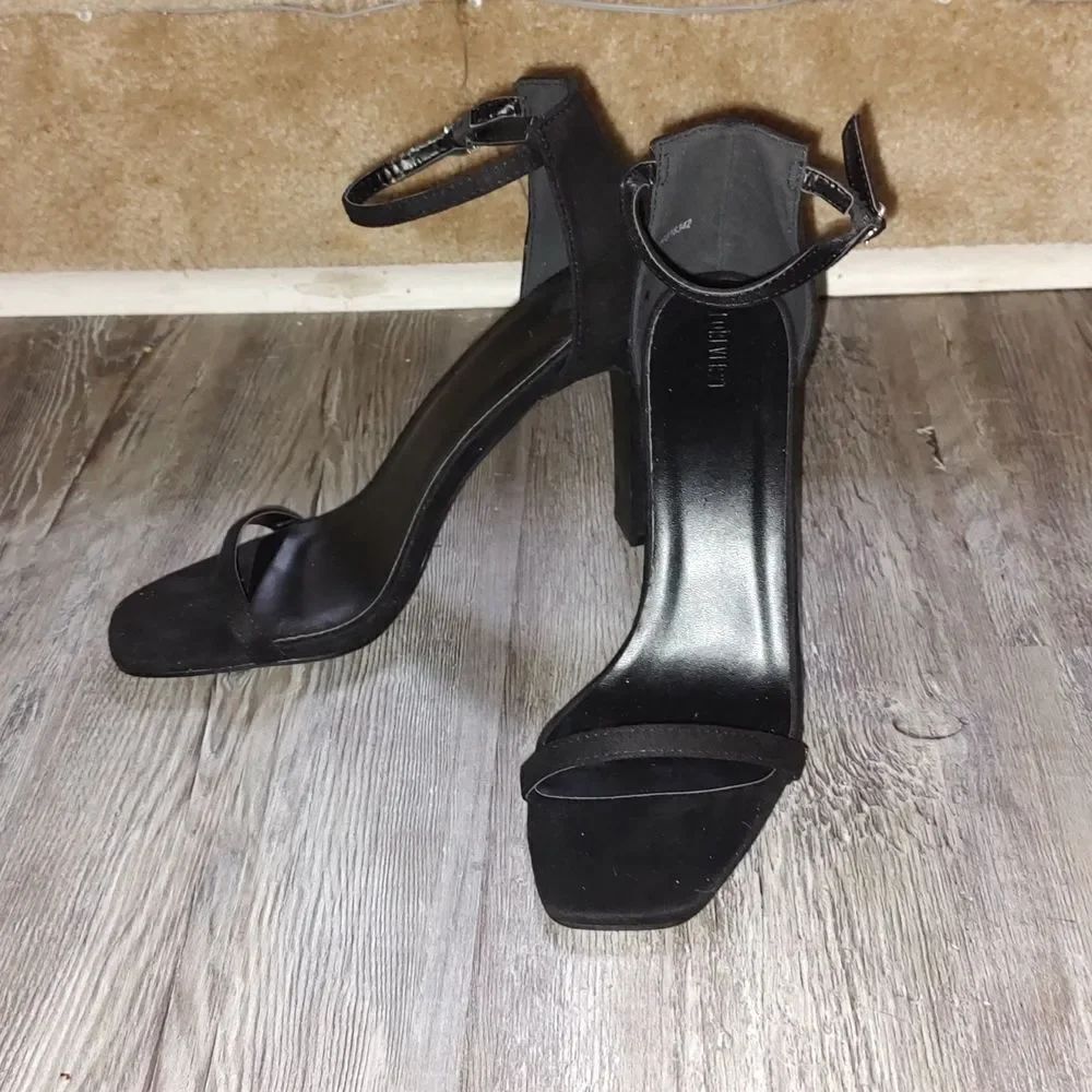 Forever 21 black 4.5" heels Sz 8.5